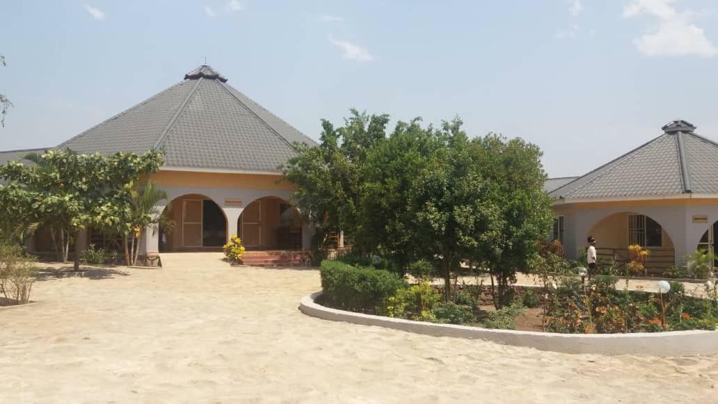 Lavic Country Resort Adjumani المظهر الخارجي الصورة