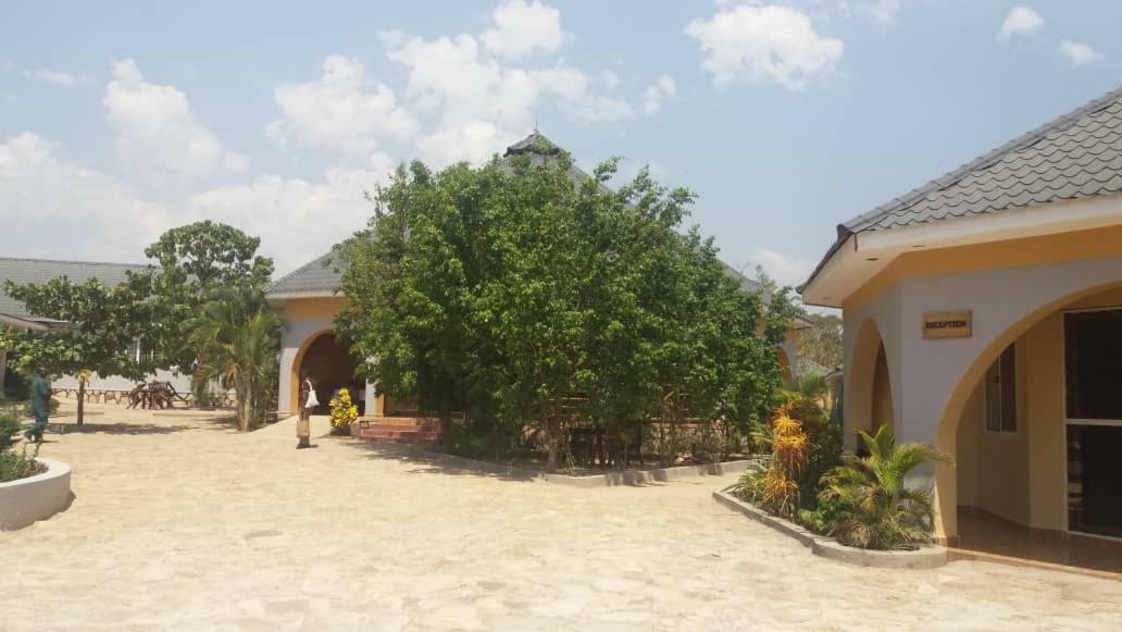 Lavic Country Resort Adjumani المظهر الخارجي الصورة