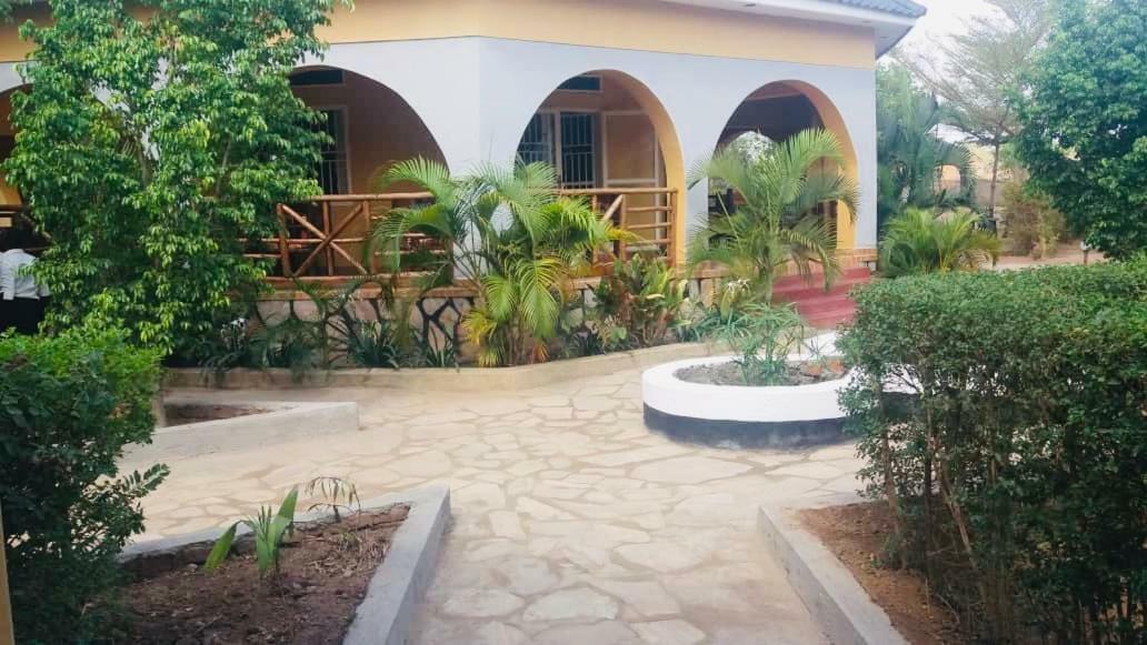 Lavic Country Resort Adjumani المظهر الخارجي الصورة